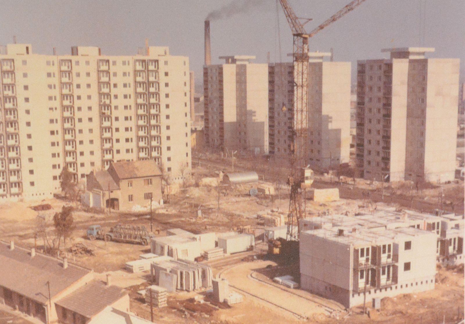 A Vörösmarty szakgimnáziumban látható az ARÉV történeti kiállítás